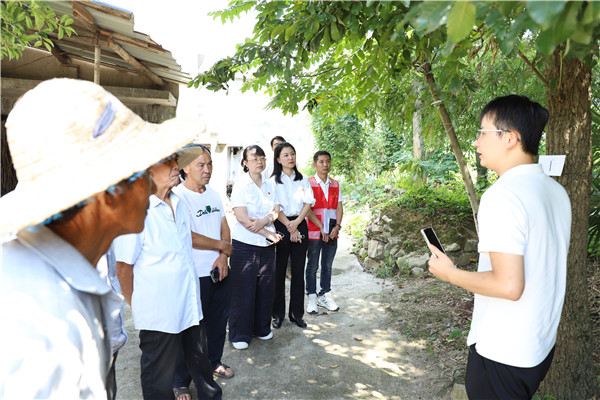 2023-8-31 貴州環(huán)交所黨支部、壩上村黨支部、貴陽(yáng)產(chǎn)控集團金融務(wù)鏈上企業(yè)黨支部聯(lián)合開(kāi)展主題黨日活動(dòng)3.jpg
