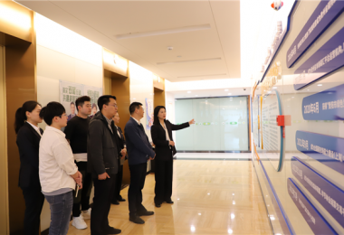 貴陽(yáng)產(chǎn)控集團黨委委員、副總經(jīng)理唐建到貴州陽(yáng)光產(chǎn)權交易所調研座談