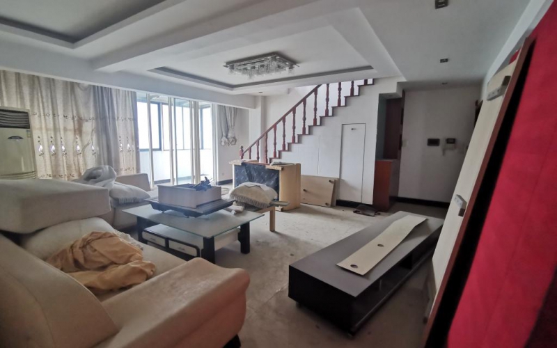 貴陽(yáng)市寶山北路185號經(jīng)典時(shí)代花園廣場(chǎng)兩處住宅轉讓