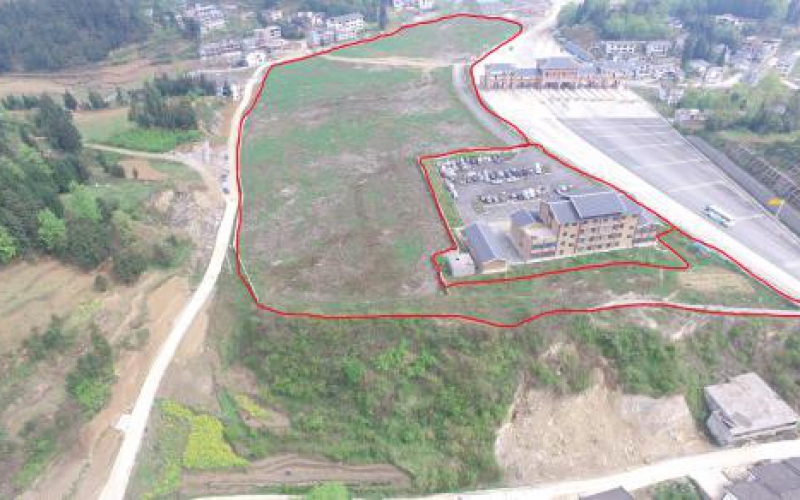 龍場(chǎng)收費站旁用地