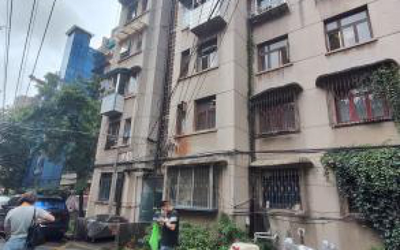 南明區新華路68號4棟2單元附7號轉讓?zhuān)ǔ钟蟹剑嘿F州省機關(guān)事務(wù)管理局國有資產(chǎn)管理服務(wù)中心）