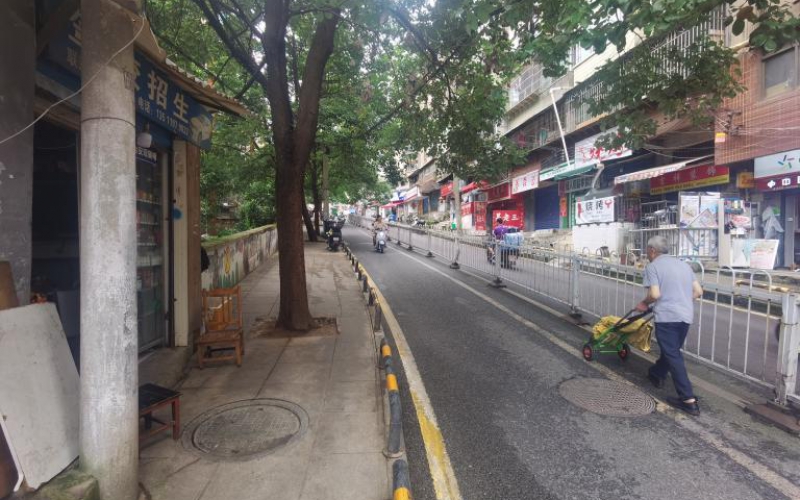 金頂山46幢1單元8層1號住宅轉讓?zhuān)ǔ钟蟹剑嘿F州省機關(guān)事務(wù)管理局國有資產(chǎn)管理服務(wù)中心）(二次掛牌)